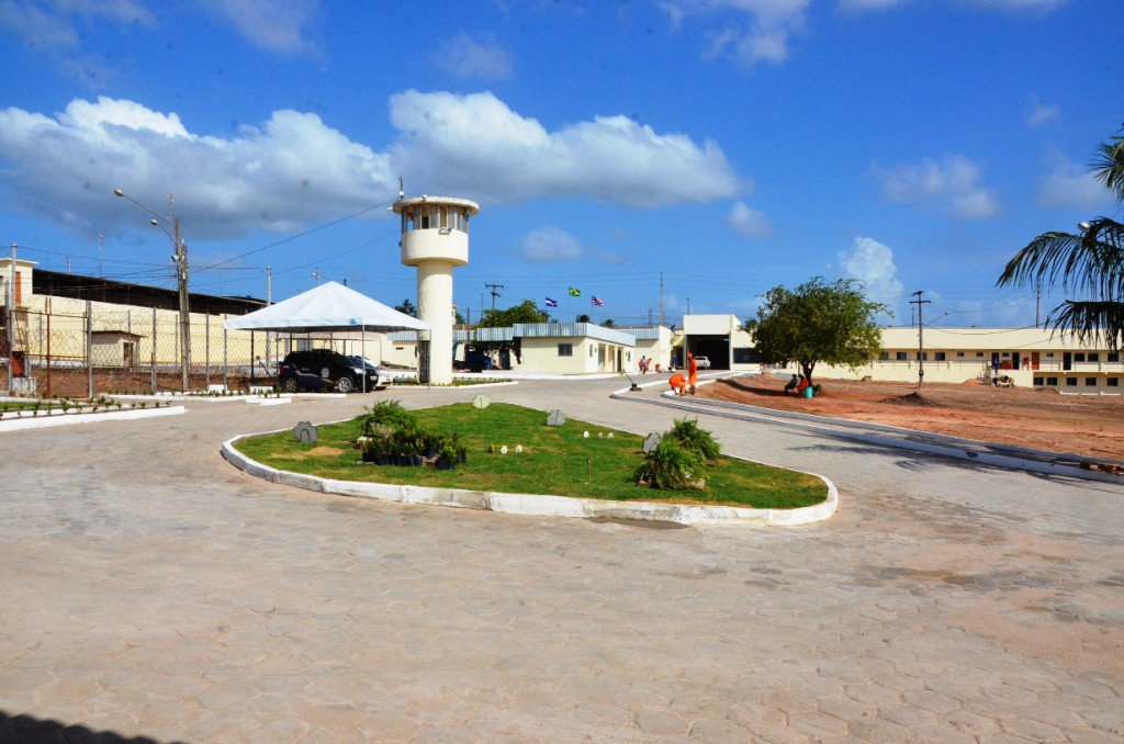 Dados do Sistema de Informações Penitenciárias mostram que, em 2014, o estado fechou o ano como primeiro no ranking de óbitos intencionais, com 47,5% da taxa de homicídios, seguido pelo Piauí, com 31,4%; de 24 homicídios registrados em 2014, o Maranhão fechou 2015 com uma redução de 75% na taxa de mortes dentro de presídios, registrando seis ocorrências; em 2017, governo encerrou o primeiro trimestre sem nenhum registro de óbito por homicídio (Foto: Leonardo Lucena) Dados do Sistema de Informações Penitenciárias mostram que, em 2014, o estado fechou o ano como primeiro no ranking de óbitos intencionais, com 47,5% da taxa de homicídios, seguido pelo Piauí, com 31,4%; de 24 homicídios registrados em 2014, o Maranhão fechou 2015 com uma redução de 75% na taxa de mortes dentro de presídios, registrando seis ocorrências; em 2017, governo encerrou o primeiro trimestre sem nenhum registro de óbito por homicídio