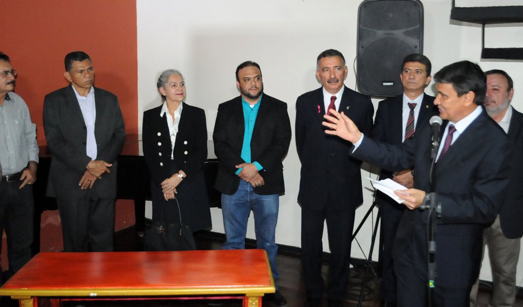 O governador Wellington Dias (PT) assinou os Decretos de Criação das Novas Unidades de Conservação Ambiental do Estado do Piauí e a sanção da Lei Estadual que institui o Sistema Estadual de Unidades de Conservação; para ele, 'o Piauí tem tomado medidas responsáveis para preservar o seu ecossistema e assim poder planejar de forma correta o desenvolvimento, diferente de outros lugares do mundo que são desenvolvidos, mas que exterminaram suas áreas verdes e que sofrem ainda mais com as mudanças climáticas' (Foto: Voney Malta) O governador Wellington Dias (PT) assinou os Decretos de Criação das Novas Unidades de Conservação Ambiental do Estado do Piauí e a sanção da Lei Estadual que institui o Sistema Estadual de Unidades de Conservação; para ele, 'o Piauí tem tomado medidas responsáveis para preservar o seu ecossistema e assim poder planejar de forma correta o desenvolvimento, diferente de outros lugares do mundo que são desenvolvidos, mas que exterminaram suas áreas verdes e que sofrem ainda mais com as mudanças climáticas'
