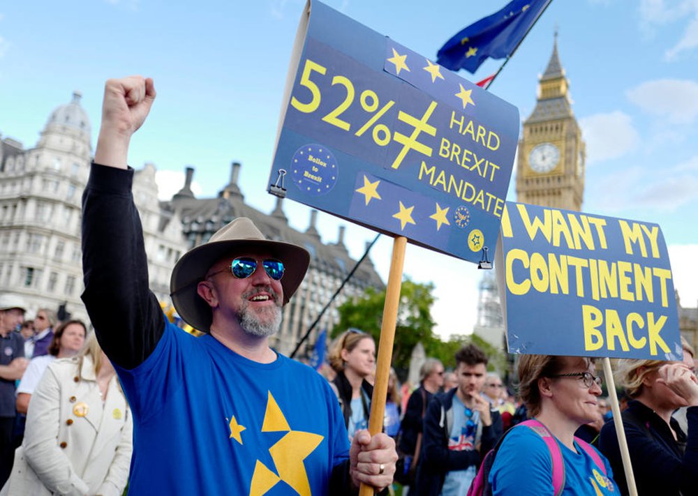 Demonstrators react in Parliament Square during the anti-Brexit 'People's March for Europe', in central London, Britain September 9, 2017. REUTERS/Tolga Akmen (Foto: Aquiles Lins) Demonstrators react in Parliament Square during the anti-Brexit 'People's March for Europe', in central London, Britain September 9, 2017. REUTERS/Tolga Akmen