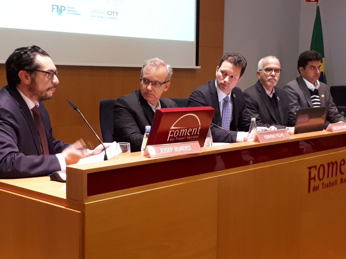 A apresentação realizada pelo prefeito Edvaldo Nogueira a empresários europeus sobre Aracaju e suas potencialidades, gerou repercussão positiva; o presidente da Câmara de Comércio Brasil-Catalunha, Javier Mirallas, enviou uma mensagem ao chefe do executivo, na qual destaca o trabalho desenvolvido pela atual administração e diz que o encontro serviu para “estreitar os laços entre o Brasil e a Catalunha”; “Muito obrigado por compartilhar conosco parte do excelente trabalho que vem realizado na prefeitura de Aracaju”, escreveu Javier Mirallas, no email; ele disse esperar que “que o encontro tenha sido proveitoso e que sirva para estreitar ainda mais os laços entre o Brasil e a Catalunha” (Foto: Leonardo Lucena) A apresentação realizada pelo prefeito Edvaldo Nogueira a empresários europeus sobre Aracaju e suas potencialidades, gerou repercussão positiva; o presidente da Câmara de Comércio Brasil-Catalunha, Javier Mirallas, enviou uma mensagem ao chefe do executivo, na qual destaca o trabalho desenvolvido pela atual administração e diz que o encontro serviu para “estreitar os laços entre o Brasil e a Catalunha”; “Muito obrigado por compartilhar conosco parte do excelente trabalho que vem realizado na prefeitura de Aracaju”, escreveu Javier Mirallas, no email; ele disse esperar que “que o encontro tenha sido proveitoso e que sirva para estreitar ainda mais os laços entre o Brasil e a Catalunha”