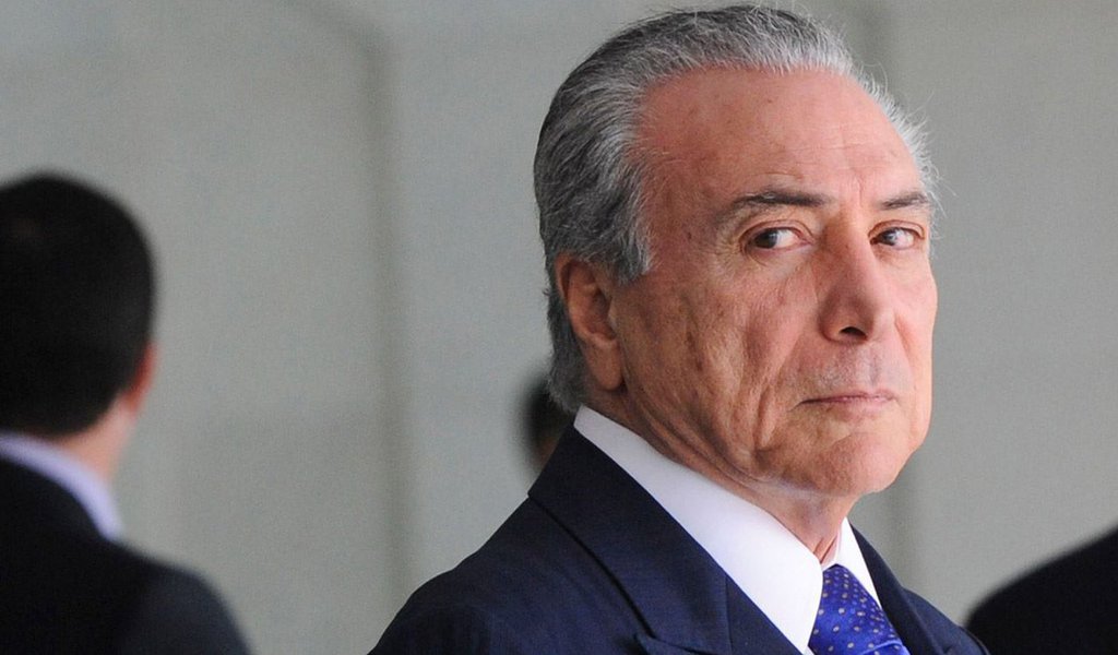 Dez dos 22 deputados federais cearenses anunciaram que irão votar contra Michel Temer na sessão que irá analisar a segunda denúncia contra o presidente na Câmara, de acordo com levantamento do jornal O Povo. Dos 15 parlamentares consultados, outros três ainda estão indecisos e dois disseram que votariam a favor do peemedebista. Confira quem são (Foto: Rodrigo Rocha) Dez dos 22 deputados federais cearenses anunciaram que irão votar contra Michel Temer na sessão que irá analisar a segunda denúncia contra o presidente na Câmara, de acordo com levantamento do jornal O Povo. Dos 15 parlamentares consultados, outros três ainda estão indecisos e dois disseram que votariam a favor do peemedebista. Confira quem são