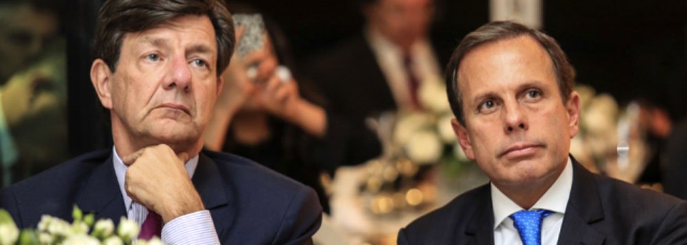 Empresário que deixa a posição de presidente do Banco Itaú, durante um evento promovido pelo banco em São Paulo, acertou em cheio o prefeito João Doria, sem citar nomes; "Mas no fim do dia, política é para políticos", disse; "Não dá para imaginar que um gestor competente vai solucionar os problemas do Brasil", completou; "A direita começa a ver a fria em que se meteu?",questionou o jornalista Fernando Brito, do Tijolaço, que lembrou ainda a fala de FHC em Portugal, sobre a importância da legitimidade do voto (Foto: Gisele Federicce) Empresário que deixa a posição de presidente do Banco Itaú, durante um evento promovido pelo banco em São Paulo, acertou em cheio o prefeito João Doria, sem citar nomes; "Mas no fim do dia, política é para políticos", disse; "Não dá para imaginar que um gestor competente vai solucionar os problemas do Brasil", completou; "A direita começa a ver a fria em que se meteu?",questionou o jornalista Fernando Brito, do Tijolaço, que lembrou ainda a fala de FHC em Portugal, sobre a importância da legitimidade do voto