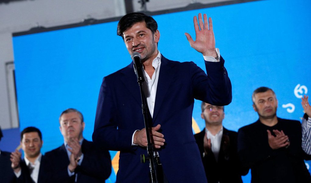 O ex-zagueiro do clube italiano Milan, Kakha Kaladze, foi eleito prefeito de Tbilisi, capital da Geórgia; candidato do partido, Sonho Georgiano, ele se tornou prefeito de Tbilisi ao receber 51,13% dos votos - Kaladze entrou para a política em 2011 (Foto: Charles Nisz) O ex-zagueiro do clube italiano Milan, Kakha Kaladze, foi eleito prefeito de Tbilisi, capital da Geórgia; candidato do partido, Sonho Georgiano, ele se tornou prefeito de Tbilisi ao receber 51,13% dos votos - Kaladze entrou para a política em 2011