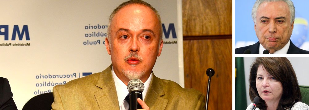 A inconfidência foi feita pelo procurador Carlos Fernando Lima, um dos chefes da Lava Jato; "Tenho para mim que encontros fora da agenda não são ideais para nenhuma situação de um funcionário público. Nós mesmos, no dia da votação do impeachment, fomos convidados a comparecer ao Palácio do Jaburu à noite e nos recusamos, porque entendíamos que não tínhamos nada o que falar com o eventual presidente do Brasil naquele momento", disse ele; fala de Lima embute críticas sutis à futura procuradora-geral Raquel Dodge e revela ainda que Temer, apontado como chefe do esquema de propinas da Odebrecht para o PMDB, tentou se apropriar da Lava Jato (Foto: Leonardo Attuch) A inconfidência foi feita pelo procurador Carlos Fernando Lima, um dos chefes da Lava Jato; "Tenho para mim que encontros fora da agenda não são ideais para nenhuma situação de um funcionário público. Nós mesmos, no dia da votação do impeachment, fomos convidados a comparecer ao Palácio do Jaburu à noite e nos recusamos, porque entendíamos que não tínhamos nada o que falar com o eventual presidente do Brasil naquele momento", disse ele; fala de Lima embute críticas sutis à futura procuradora-geral Raquel Dodge e revela ainda que Temer, apontado como chefe do esquema de propinas da Odebrecht para o PMDB, tentou se apropriar da Lava Jato