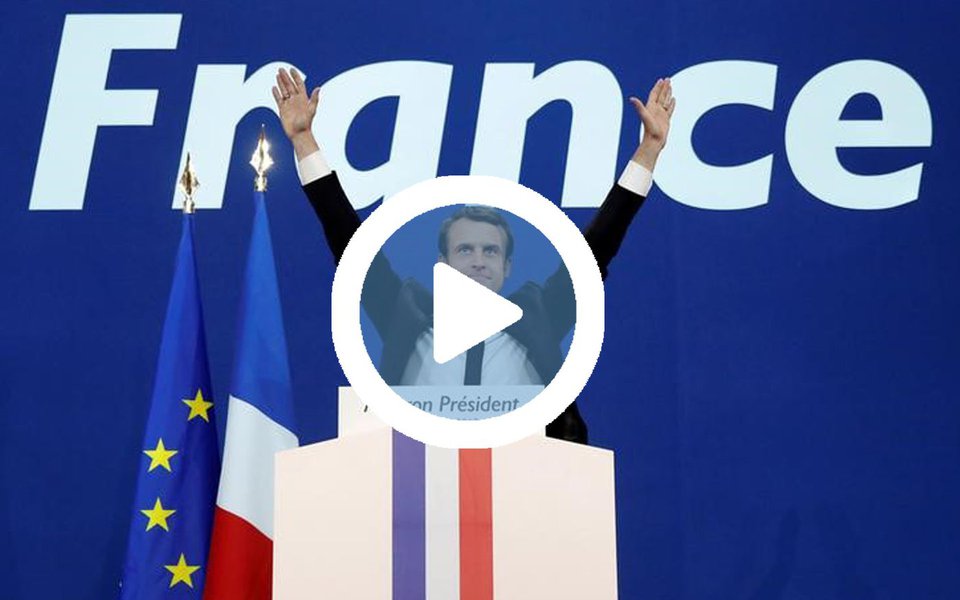 No segundo turno daquele ano todas as forças políticas se uniram e Jacques Chirac venceu com arrasadores 82,2% dos votos válidos o fascista Jean-Marie Le Pen, da Frente Nacional (pai da Marine Le Pen), lembra Diogo Costa, em texto publicado em seu Facebook; para o articulista, "agora acontecerá o mesmo, possivelmente com menor intensidade, com o candidato do Em Marcha!, Emmanuel Macron. Todos vão se unir contra Marine Le Pen" e Macron já pode se considerar o novo presidente da França, diz ele (Foto: Gisele Federicce) No segundo turno daquele ano todas as forças políticas se uniram e Jacques Chirac venceu com arrasadores 82,2% dos votos válidos o fascista Jean-Marie Le Pen, da Frente Nacional (pai da Marine Le Pen), lembra Diogo Costa, em texto publicado em seu Facebook; para o articulista, "agora acontecerá o mesmo, possivelmente com menor intensidade, com o candidato do Em Marcha!, Emmanuel Macron. Todos vão se unir contra Marine Le Pen" e Macron já pode se considerar o novo presidente da França, diz ele