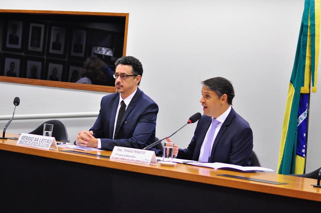 O presidente da Comissão de Cultura da Câmara dos Deputados, Thiago Peixoto (PSD-GO), se colocou à disposição do novo ministro da Cultura, Sérgio Sá Leitão, no trabalho de resgate da Cultura nacional; “Sabemos que a situação não está fácil e é uma questão geral, mas é possível encontrar meios de dar mais atenção à Cultura e a CCult com certeza será uma parceira nesse processo”, disse Thiago; os dois se encontraram nesta quinta-feira na Câmara, onde o ministro participou, a convite do presidente, de um seminário sobre Economia Criativa (Foto: José Barbacena) O presidente da Comissão de Cultura da Câmara dos Deputados, Thiago Peixoto (PSD-GO), se colocou à disposição do novo ministro da Cultura, Sérgio Sá Leitão, no trabalho de resgate da Cultura nacional; “Sabemos que a situação não está fácil e é uma questão geral, mas é possível encontrar meios de dar mais atenção à Cultura e a CCult com certeza será uma parceira nesse processo”, disse Thiago; os dois se encontraram nesta quinta-feira na Câmara, onde o ministro participou, a convite do presidente, de um seminário sobre Economia Criativa