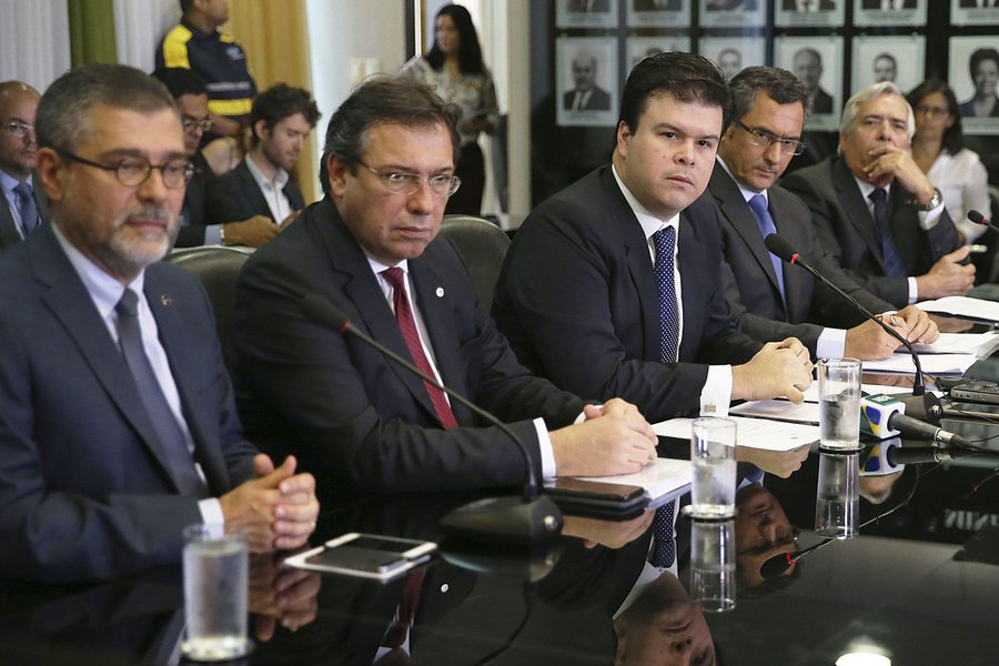 Segundo informa o jornal O Globo, o governo Temer deve anunciar nesta quarta-feira 23 uma carteira de 58 projetos que serão incorporados ao PPI (Programa de Parcerias de Investimentos) para serem colocados à venda ou concedidos ao setor privado, numa tentativa de fechar o rombo das contas públicas; governo espera obter ao menos R$ 44 bilhões (Foto: Gisele Federicce) Segundo informa o jornal O Globo, o governo Temer deve anunciar nesta quarta-feira 23 uma carteira de 58 projetos que serão incorporados ao PPI (Programa de Parcerias de Investimentos) para serem colocados à venda ou concedidos ao setor privado, numa tentativa de fechar o rombo das contas públicas; governo espera obter ao menos R$ 44 bilhões