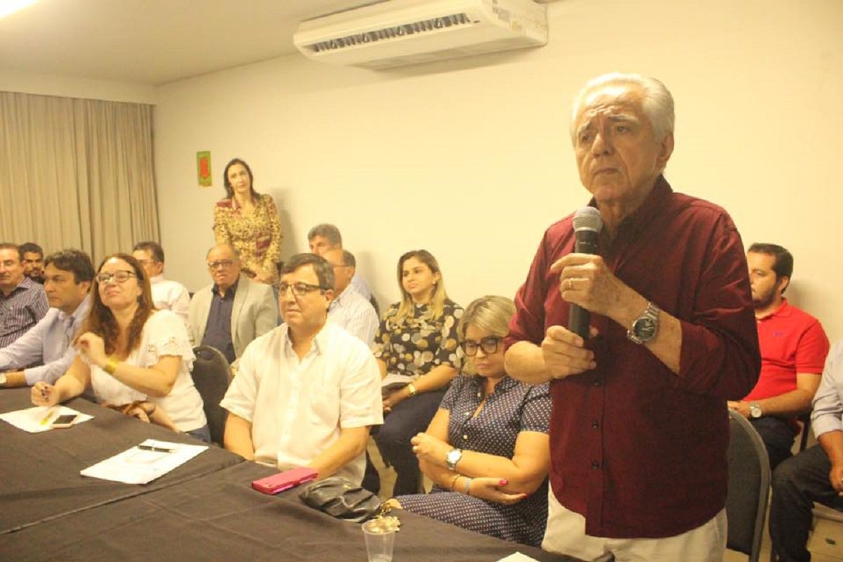 O deputado federal Danilo Forte (PSB-CE) promoveu ontem uma reunião plenária com seus apoiadores, após perder o comando do PSB no Ceará. Danilo foi afastado da presidência do partido, após votar contra a orientação partidária, a favor da reforma trabalhista e manter o apoio a Michel Temer. Danilo afirmou que vai recorrer à justiça, contra a decisão da direção nacional do partido
(Foto: Fatima 247) O deputado federal Danilo Forte (PSB-CE) promoveu ontem uma reunião plenária com seus apoiadores, após perder o comando do PSB no Ceará. Danilo foi afastado da presidência do partido, após votar contra a orientação partidária, a favor da reforma trabalhista e manter o apoio a Michel Temer. Danilo afirmou que vai recorrer à justiça, contra a decisão da direção nacional do partido