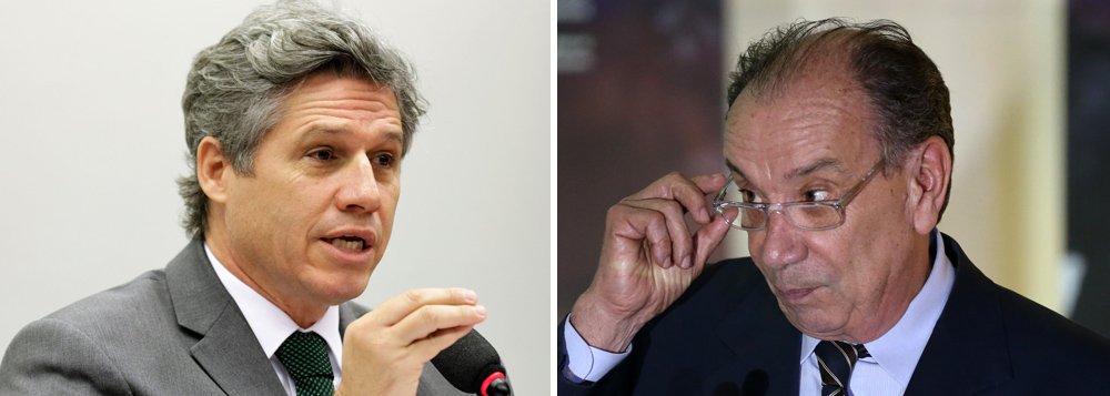 Deputado federal Paulo Teixeira (PT-SP) vai propor a convocação do ministro das Relações Exteriores, Aloysio Nunes, à Câmara para explicar a demissão do diplomata Julio de Oliveira Silva, que foi retirado do consulado em Nova York após publicar um artigo crítico ao governo Temer (Foto: Gisele Federicce) Deputado federal Paulo Teixeira (PT-SP) vai propor a convocação do ministro das Relações Exteriores, Aloysio Nunes, à Câmara para explicar a demissão do diplomata Julio de Oliveira Silva, que foi retirado do consulado em Nova York após publicar um artigo crítico ao governo Temer