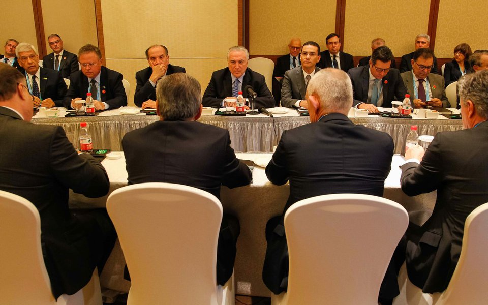 Em comunicado da 9ª cúpula de chefes de Estado e de Governo do Brics (grupo formado pelo Brasil, a Rússia, Índia, China e África do Sul) na cidade chinesa de Xiamen, os líderes do bloco condenaram hoje (4) fortemente os testes nucleares norte-coreanos; nesse domingo (3), a Coreia do Norte anunciou ter feito um teste bem-sucedido com uma bomba de hidrogênio; "Expressamos nossa profunda preocupação com a atual tensão e com a prolongada questão nuclear na Península Coreana e enfatizamos que a situação deve ser apenas solucionada por intermédio de meios pacíficos e diálogo direto entre todas as partes envolvidas", diz a Declaração de Xiamen (Foto: Aquiles Lins) Em comunicado da 9ª cúpula de chefes de Estado e de Governo do Brics (grupo formado pelo Brasil, a Rússia, Índia, China e África do Sul) na cidade chinesa de Xiamen, os líderes do bloco condenaram hoje (4) fortemente os testes nucleares norte-coreanos; nesse domingo (3), a Coreia do Norte anunciou ter feito um teste bem-sucedido com uma bomba de hidrogênio; "Expressamos nossa profunda preocupação com a atual tensão e com a prolongada questão nuclear na Península Coreana e enfatizamos que a situação deve ser apenas solucionada por intermédio de meios pacíficos e diálogo direto entre todas as partes envolvidas", diz a Declaração de Xiamen