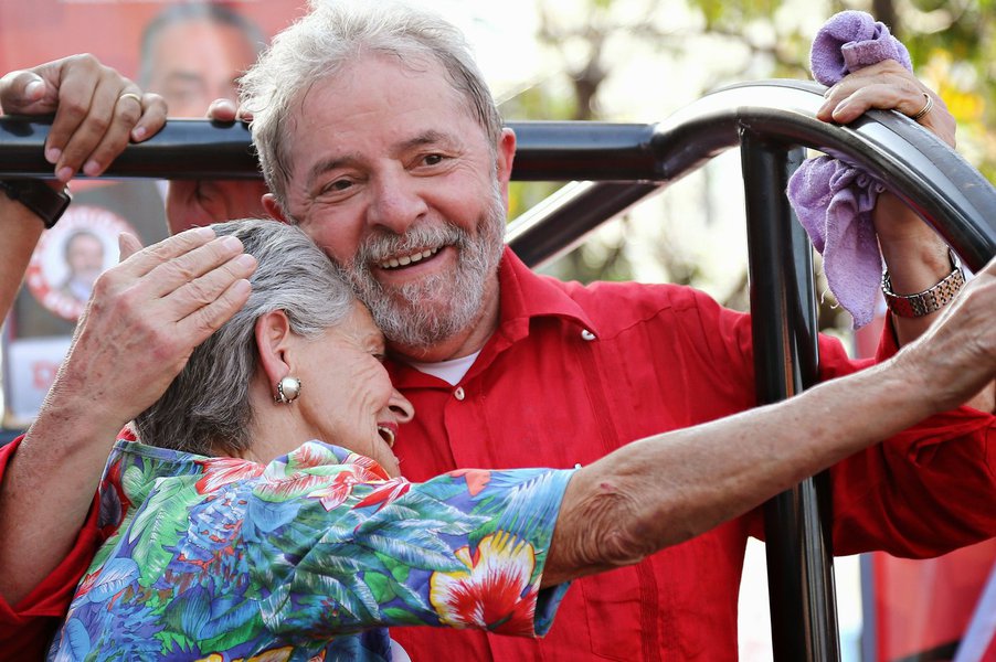 Organizadores da passagem da "Caravana Lula Pelo Brasil" - no Piauí - estão tomando todas as providências para evitar qualquer ataque ou ofensa ao ex-presidente em solo piauiense; petistas adiantaram que não vão aceitar qualquer agressão, ataque ou desrespeito a Lula; esquema para atacar Lula da Silva estaria sendo organizada pela médica Adriana Sousa, do Movimento Vem Pra Rua; ela foi derrotada na eleição para a Câmara Municipal em Teresina, em 2016 (Foto: Voney Malta) Organizadores da passagem da "Caravana Lula Pelo Brasil" - no Piauí - estão tomando todas as providências para evitar qualquer ataque ou ofensa ao ex-presidente em solo piauiense; petistas adiantaram que não vão aceitar qualquer agressão, ataque ou desrespeito a Lula; esquema para atacar Lula da Silva estaria sendo organizada pela médica Adriana Sousa, do Movimento Vem Pra Rua; ela foi derrotada na eleição para a Câmara Municipal em Teresina, em 2016