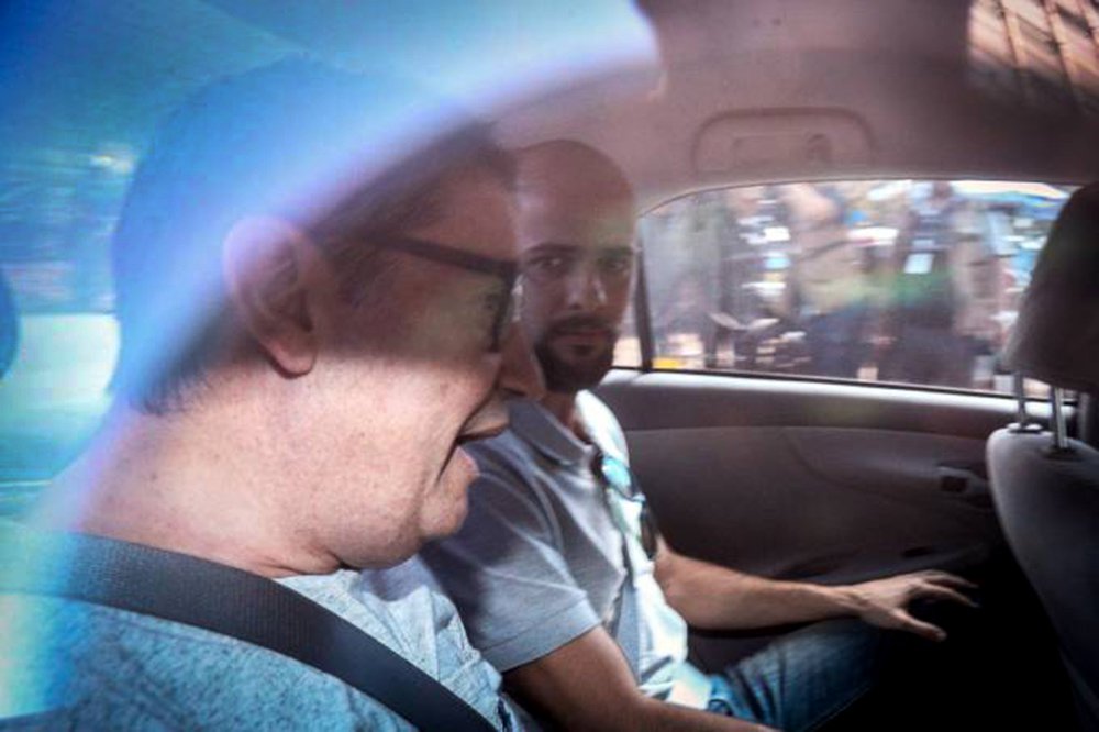 Ex-deputado Rodrigo Rocha Loures (PMDB-PR), assessor especial e homem da mala de Michel Temer, foi fotografado de cabeça raspada nesta sexta-feira 9, apesar de ter pedido ao STF para manter seu cabelo; também nesta sexta, ele ficou em silêncio em depoimento à PF (Foto: Charles Nisz) Ex-deputado Rodrigo Rocha Loures (PMDB-PR), assessor especial e homem da mala de Michel Temer, foi fotografado de cabeça raspada nesta sexta-feira 9, apesar de ter pedido ao STF para manter seu cabelo; também nesta sexta, ele ficou em silêncio em depoimento à PF
