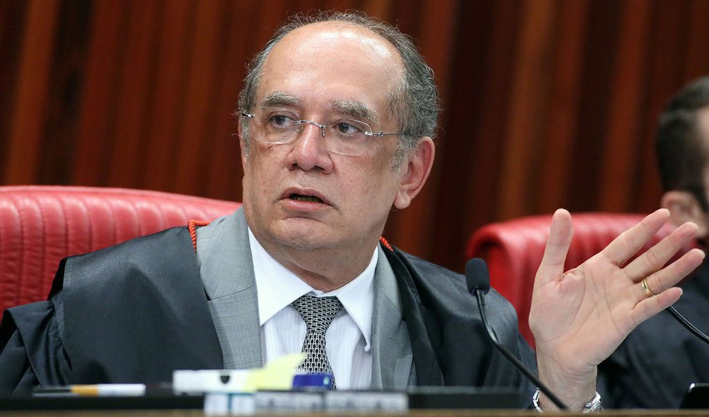 O presidente do TSE, ministro Gilmar Mendes, afirmou nesta quinta-feira 8, durante o julgamento da ação em que o PSDB pede a cassação da chapa Dilma-Temer, que é preciso "moderar a sanha cassadora" da Corte Eleitoral; "Muitas vezes, há exageros, exageros claros. Muitas vezes, por questões pequenas, nós acabamos cassando os mandatos", disse; Gilmar indicou ser contra a inclusão de novas provas, como a delação da Odebrecht, no processo (Foto: Gisele Federicce) O presidente do TSE, ministro Gilmar Mendes, afirmou nesta quinta-feira 8, durante o julgamento da ação em que o PSDB pede a cassação da chapa Dilma-Temer, que é preciso "moderar a sanha cassadora" da Corte Eleitoral; "Muitas vezes, há exageros, exageros claros. Muitas vezes, por questões pequenas, nós acabamos cassando os mandatos", disse; Gilmar indicou ser contra a inclusão de novas provas, como a delação da Odebrecht, no processo