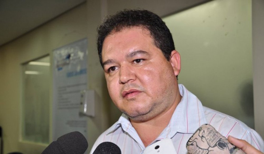 O presidente do Sindicato dos Servidores Públicos do Tocantins (Sisepe), Cleiton Pinheiro, criticou o governo estadual por não ter convocado a categoria para debater as propostas apresentadas, mas ponderou não ser possível se colocar contra por se tratar de programas voluntários; de acordo com o sindicalista, o Programa de Desligamento Voluntário (PDV) anunciado pelo governo pode gerar consequências na aposentadoria e nas progressões
(Foto: Leonardo Lucena) O presidente do Sindicato dos Servidores Públicos do Tocantins (Sisepe), Cleiton Pinheiro, criticou o governo estadual por não ter convocado a categoria para debater as propostas apresentadas, mas ponderou não ser possível se colocar contra por se tratar de programas voluntários; de acordo com o sindicalista, o Programa de Desligamento Voluntário (PDV) anunciado pelo governo pode gerar consequências na aposentadoria e nas progressões