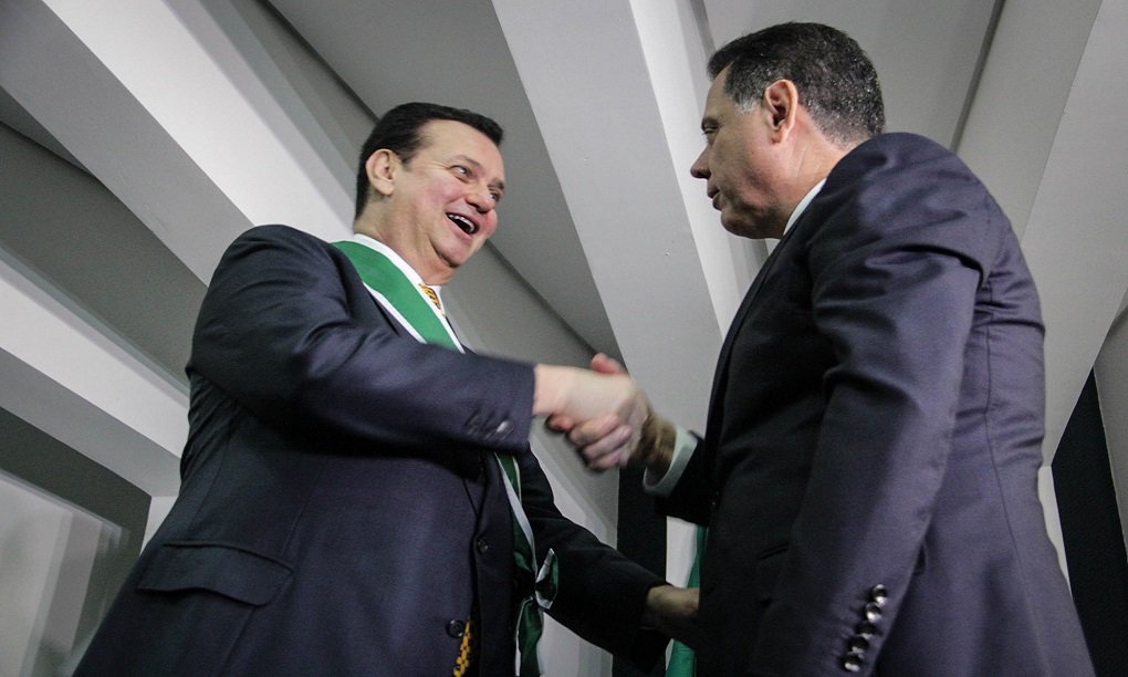 O ministro Gilberto Kassab afirmou nesta quarta-feira em Goiânia que o governador Marconi Perillo é uma dos grandes líderes do País na atualidade e que seu trabalho à frente do Governo de Goiás é referência nacional e dispensa apresentações em função da alta qualidade e dos resultados; "O governador é uma liderança bastante expressiva, a mais expressiva de Goiás e uma das mais expressivas do Brasil"; “O governador Marconi Perillo dispensa apresentação de referências. Não é apenas o maior líder do Estado de Goiás há algumas décadas, é hoje um dos grandes líderes do nosso País", disse o ministro, que participou do ato de migração de emissoras de rádio de Goiás da frequência AM para FM (Foto: José Barbacena) O ministro Gilberto Kassab afirmou nesta quarta-feira em Goiânia que o governador Marconi Perillo é uma dos grandes líderes do País na atualidade e que seu trabalho à frente do Governo de Goiás é referência nacional e dispensa apresentações em função da alta qualidade e dos resultados; "O governador é uma liderança bastante expressiva, a mais expressiva de Goiás e uma das mais expressivas do Brasil"; “O governador Marconi Perillo dispensa apresentação de referências. Não é apenas o maior líder do Estado de Goiás há algumas décadas, é hoje um dos grandes líderes do nosso País", disse o ministro, que participou do ato de migração de emissoras de rádio de Goiás da frequência AM para FM