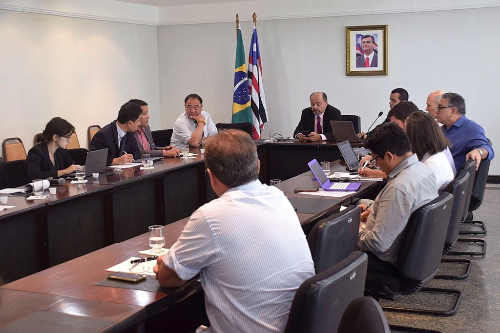 Investidores de bancos internacionais se reuniram com o governo do Maranhão, no Palácio Henrique de La Rocque, para tratar do apoio financeiro na construção do Corredor Norte Sul e alavancar o desenvolvimento econômico do estado; colaboram para a implantação do Projeto Corredor Norte Sul de Integração do Maranhão o Banco de Desenvolvimento da América Latina (CAF) e o Novo Banco de Desenvolvimento (NDB), também conhecido como Banco dos BRICS (Foto: Leonardo Lucena) Investidores de bancos internacionais se reuniram com o governo do Maranhão, no Palácio Henrique de La Rocque, para tratar do apoio financeiro na construção do Corredor Norte Sul e alavancar o desenvolvimento econômico do estado; colaboram para a implantação do Projeto Corredor Norte Sul de Integração do Maranhão o Banco de Desenvolvimento da América Latina (CAF) e o Novo Banco de Desenvolvimento (NDB), também conhecido como Banco dos BRICS