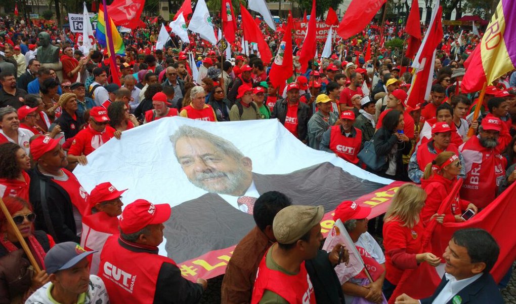 Hoje é um dia histórico. A classe operária está lutando pelo poder político, contra o estado. O que segundo o marxismo é o estágio superior da luta de classes. A classe operária brasileira agora está lutando contra o judiciário! o setor mais reacionário e mais estável do regime, a classe operária está dizendo não ao pilar fundamental do poder da burguesia (Foto: Leandro Monerato) Hoje é um dia histórico. A classe operária está lutando pelo poder político, contra o estado. O que segundo o marxismo é o estágio superior da luta de classes. A classe operária brasileira agora está lutando contra o judiciário! o setor mais reacionário e mais estável do regime, a classe operária está dizendo não ao pilar fundamental do poder da burguesia
