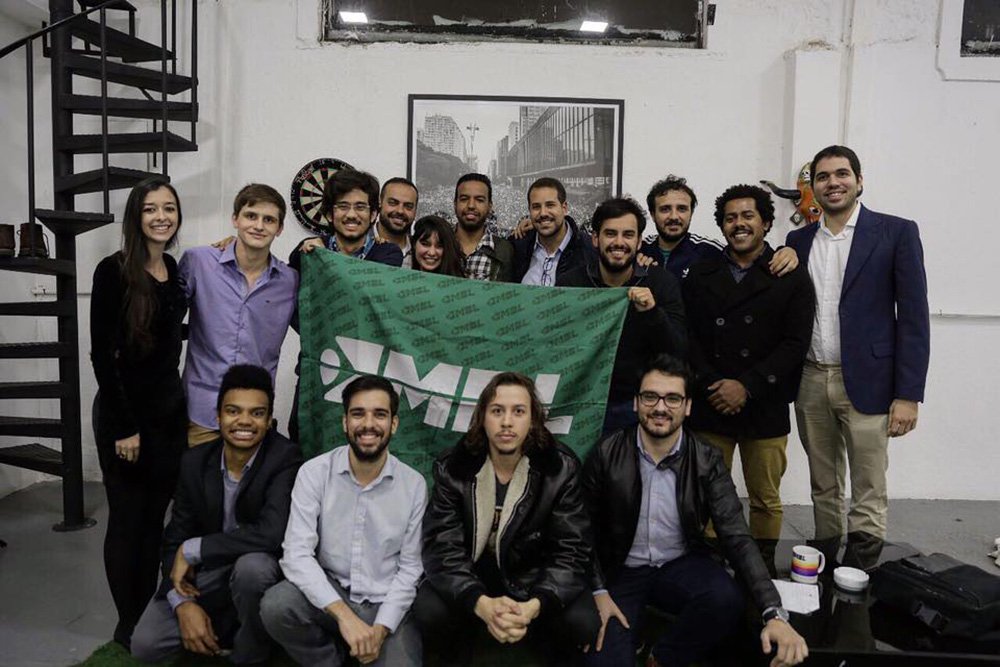 Aproximação entre a gestão do prefeito de São Paulo, João Doria (PSDB), e o Movimento Brasil Livre (MBL), um dos grupos que atuaram para afastar a presidente deposta Dilma Rousseff, ficou mais evidente após o prefeito regional de Pinheiros, Paulo Mathias, se juntar ao movimento; um dos líderes do MBL, Fernando Holiday, foi eleito vereador pelo DEM e está na base de apoio do governo municipal; Mathias, que em abril declarou ser 'favorável ao direito à greve, mas não em dia de trabalho', disse que sua entrada no MBL deverá trazer "mais gestão" ao movimento (Foto: Paulo Emílio) Aproximação entre a gestão do prefeito de São Paulo, João Doria (PSDB), e o Movimento Brasil Livre (MBL), um dos grupos que atuaram para afastar a presidente deposta Dilma Rousseff, ficou mais evidente após o prefeito regional de Pinheiros, Paulo Mathias, se juntar ao movimento; um dos líderes do MBL, Fernando Holiday, foi eleito vereador pelo DEM e está na base de apoio do governo municipal; Mathias, que em abril declarou ser 'favorável ao direito à greve, mas não em dia de trabalho', disse que sua entrada no MBL deverá trazer "mais gestão" ao movimento