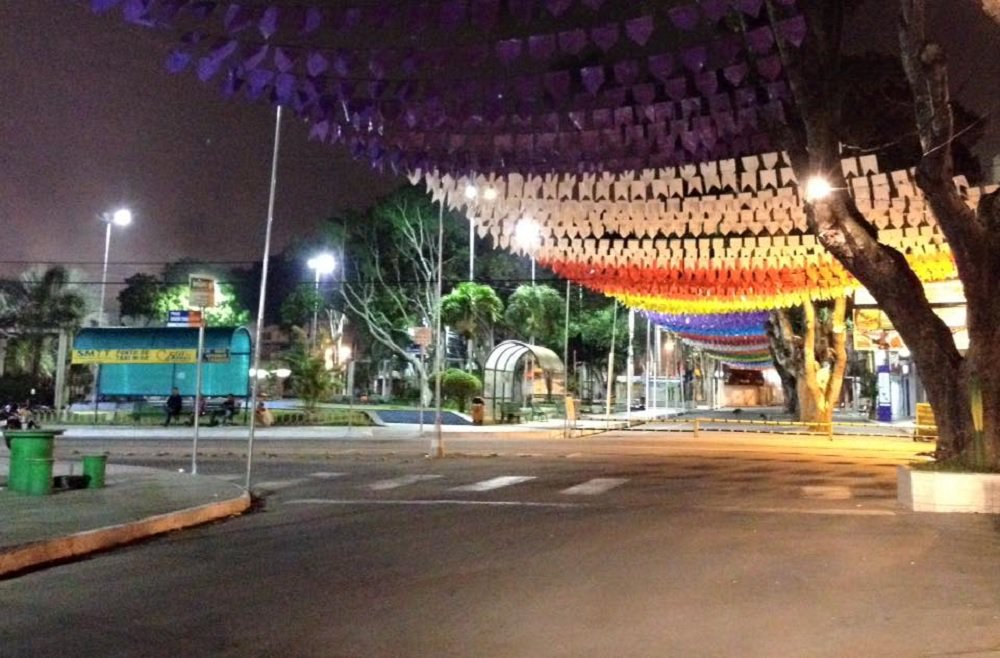 O governo do Estado publicou no Diário Oficial o resultado da seleção de projetos para os festejos de São João e São Pedro de 74 municípios a serem apoiados pela Superintendência de Fomento ao Turismo do Estado da Bahia (Bahiatursa); segundo o superintendente da Bahiatursa, Diogo Medrado, os festejos juninos movimentam a maioria dos municípios baianos durante todo o mês de junho; o apoio às manifestações típicas contribui para o estímulo à economia de cada cidade, gerando emprego e renda, além de incrementar o fluxo turístico na Bahia durante o período (Foto: Romulo Faro) O governo do Estado publicou no Diário Oficial o resultado da seleção de projetos para os festejos de São João e São Pedro de 74 municípios a serem apoiados pela Superintendência de Fomento ao Turismo do Estado da Bahia (Bahiatursa); segundo o superintendente da Bahiatursa, Diogo Medrado, os festejos juninos movimentam a maioria dos municípios baianos durante todo o mês de junho; o apoio às manifestações típicas contribui para o estímulo à economia de cada cidade, gerando emprego e renda, além de incrementar o fluxo turístico na Bahia durante o período
