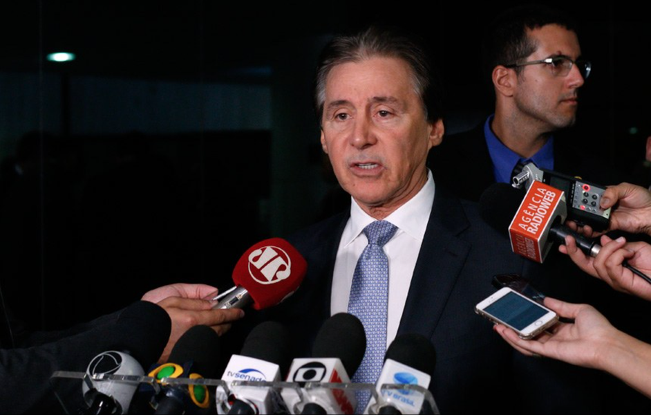 "Nós temos mais de 20 projetos que nós vamos analisar aqui. Quero que a gente faça uma semana de pauta só de segurança pública. Essa é uma pauta do Congresso Nacional", declarou nesta terça-feira (14) o presidente do Senado, Eunício Oliveira (PMDB-CE). O parlamentar defendeu ainda que o governo edite uma Medida Provisória para fazer as alterações necessárias na nova lei trabalhista (Foto: Rodrigo Rocha) "Nós temos mais de 20 projetos que nós vamos analisar aqui. Quero que a gente faça uma semana de pauta só de segurança pública. Essa é uma pauta do Congresso Nacional", declarou nesta terça-feira (14) o presidente do Senado, Eunício Oliveira (PMDB-CE). O parlamentar defendeu ainda que o governo edite uma Medida Provisória para fazer as alterações necessárias na nova lei trabalhista