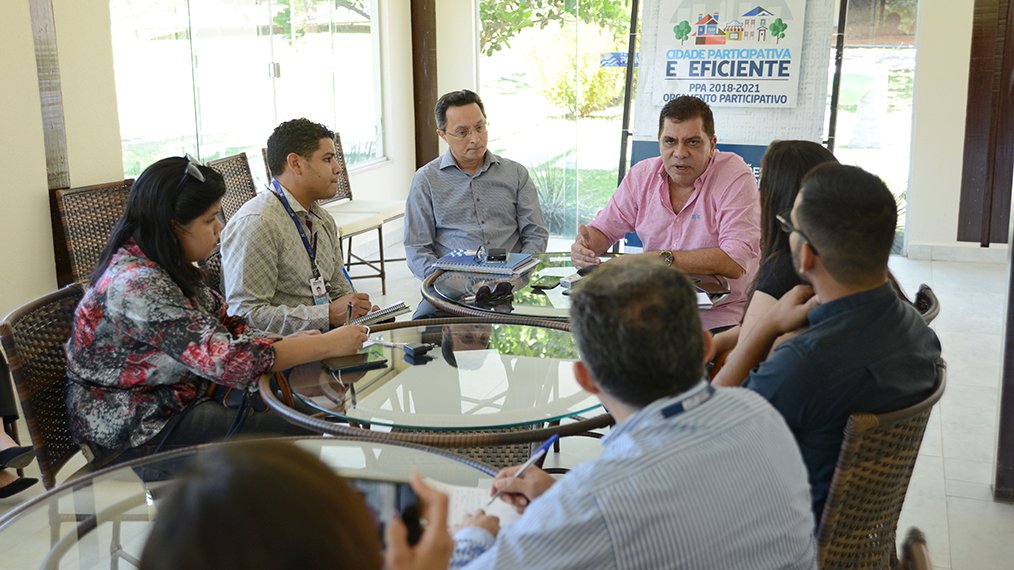 Ao comentar a greve de parte dos professores da rede municipal, o prefeito de Palmas, Carlos Amastha, pediu aos aos grevistas que retornem para sala de aula; de acordo com o chefe do executivo municipal, o movimento não é legal; “A Justiça declarou a greve ilegal três vezes. Ninguém vai negociar absolutamente nada em uma greve que foi declarada ilegal 24 horas depois de ter sido deflagrada”, acrescentou ele, durante coletiva de imprensa (Foto: Leonardo Lucena) Ao comentar a greve de parte dos professores da rede municipal, o prefeito de Palmas, Carlos Amastha, pediu aos aos grevistas que retornem para sala de aula; de acordo com o chefe do executivo municipal, o movimento não é legal; “A Justiça declarou a greve ilegal três vezes. Ninguém vai negociar absolutamente nada em uma greve que foi declarada ilegal 24 horas depois de ter sido deflagrada”, acrescentou ele, durante coletiva de imprensa