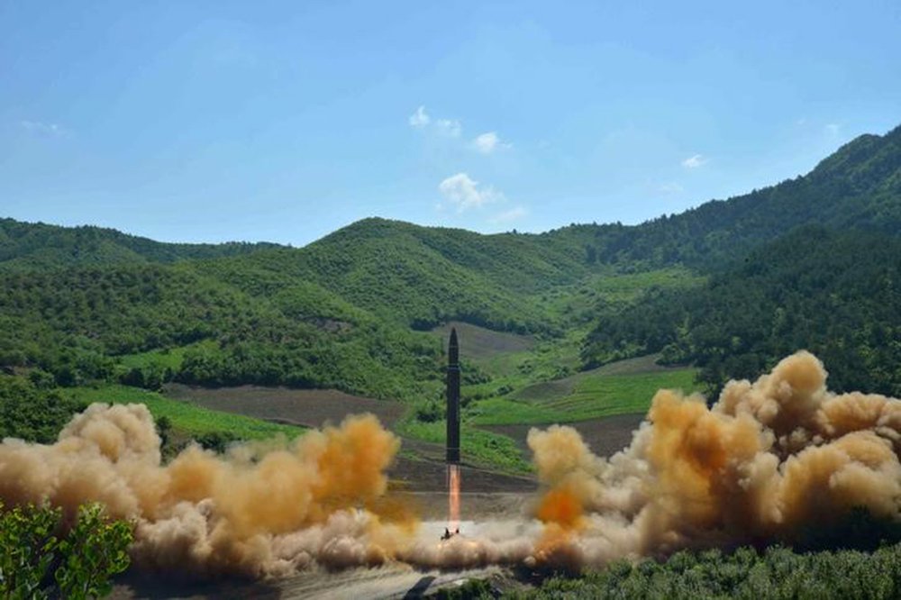 Míssil balístico Hwasong-14 em foto divulgada pela Agência de Notícias Central da Coreia do Norte, em Pyongyang 04/07/2017 KCNA/via REUTERS (Foto: Giuliana Miranda) Míssil balístico Hwasong-14 em foto divulgada pela Agência de Notícias Central da Coreia do Norte, em Pyongyang 04/07/2017 KCNA/via REUTERS
