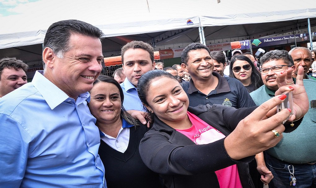 Marconi Perillo (PSDB), de Goiás, e Geraldo Alckmin (PSDB), de São Paulo, estão empatados no ranking de governadores mais influentes do Brasil nas redes sociais, elaborado pela Eureka Comunicação; o bom desempenho de Marconi no ranking é impulsionado pela cobertura em tempo real do Goiás na Frente, o maior programa de investimentos do País; Camilo Santana (PT), governador do Ceará, é o terceiro no ranking (Foto: José Barbacena) Marconi Perillo (PSDB), de Goiás, e Geraldo Alckmin (PSDB), de São Paulo, estão empatados no ranking de governadores mais influentes do Brasil nas redes sociais, elaborado pela Eureka Comunicação; o bom desempenho de Marconi no ranking é impulsionado pela cobertura em tempo real do Goiás na Frente, o maior programa de investimentos do País; Camilo Santana (PT), governador do Ceará, é o terceiro no ranking