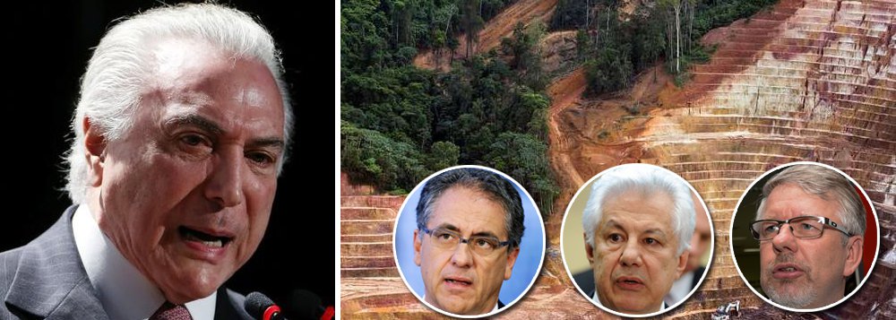 Deputados do PT Carlos Zarattini, Arlindo Chinaglia e Marco Maia entraram com uma representação junto à Procuradoria Geral da República contra Michel Temer e ministros por crime de responsabilidade e improbidade administrativa, pelo fato de terem revelado antecipadamente, a mineradoras canadenses, o fim da Reserva Nacional de Cobre e Associados (Renca); segundo a BBC, o anúncio aos canadenses foi feito pelo ministro de Minas e Energia, Fernando Coelho Filho, cinco meses antes do decreto; "Uma medida dessa envergadura, que afeta substancialmente a economia, o patrimônio (mineral, ambiental, genético etc) e, consequentemente, toda sociedade brasileira, não poderia ser previamente informada aos investidores estrangeiros", destacam os parlamentares; confira o documento (Foto: Gisele Federicce) Deputados do PT Carlos Zarattini, Arlindo Chinaglia e Marco Maia entraram com uma representação junto à Procuradoria Geral da República contra Michel Temer e ministros por crime de responsabilidade e improbidade administrativa, pelo fato de terem revelado antecipadamente, a mineradoras canadenses, o fim da Reserva Nacional de Cobre e Associados (Renca); segundo a BBC, o anúncio aos canadenses foi feito pelo ministro de Minas e Energia, Fernando Coelho Filho, cinco meses antes do decreto; "Uma medida dessa envergadura, que afeta substancialmente a economia, o patrimônio (mineral, ambiental, genético etc) e, consequentemente, toda sociedade brasileira, não poderia ser previamente informada aos investidores estrangeiros", destacam os parlamentares; confira o documento