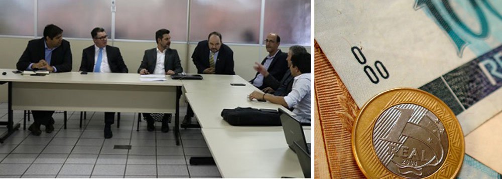 O secretário da Fazenda, João Furtado, recebeu, na Sefaz, em Goiânia, representantes de secretários da Fazenda dos estados membros do Consórcio Brasil Central (CBC). Essa foi a primeira reunião para aprofundar o projeto de unificação de alíquotas do ICMS entre as unidades consorciadas; “Temos o embrião da reforma tributária para ensinar ao Brasil que nossos estados podem fazer mais e melhor”, destacou Furtado (Foto: Leonardo Lucena) O secretário da Fazenda, João Furtado, recebeu, na Sefaz, em Goiânia, representantes de secretários da Fazenda dos estados membros do Consórcio Brasil Central (CBC). Essa foi a primeira reunião para aprofundar o projeto de unificação de alíquotas do ICMS entre as unidades consorciadas; “Temos o embrião da reforma tributária para ensinar ao Brasil que nossos estados podem fazer mais e melhor”, destacou Furtado