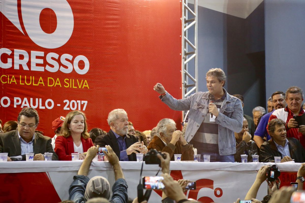 Num discurso emocionado durante o Congresso do PT em São Paulo, o senador Lindbergh Farias (PT-RJ) anunciou que "vamos ganhar com Lula"; "A gente errou: nós subestimamos a luta de classes neste país. Nós vamos ganhar e vamos para cima da Rede Globo!", afirmou (Foto: Gisele Federicce) Num discurso emocionado durante o Congresso do PT em São Paulo, o senador Lindbergh Farias (PT-RJ) anunciou que "vamos ganhar com Lula"; "A gente errou: nós subestimamos a luta de classes neste país. Nós vamos ganhar e vamos para cima da Rede Globo!", afirmou