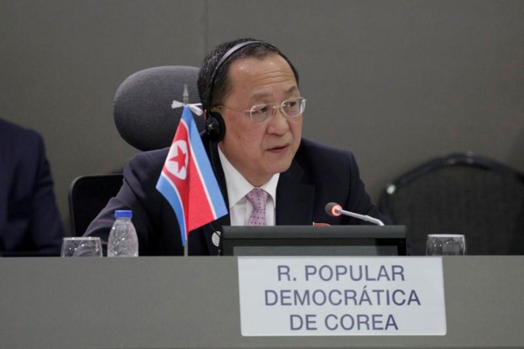 A Coreia do Norte afirmou na ONU que está entrando na fase "final" do estabelecimento de um sistema nuclear que tem fins de defesa e só será utilizado como "última opção"; "Estamos prestes a completar a nossa capacidade nuclear", afirmou na Assembleia Geral da ONU o ministro de Relações Exteriores da Coreia do Norte, Ri Yong Ho (Foto: Leonardo Lucena) A Coreia do Norte afirmou na ONU que está entrando na fase "final" do estabelecimento de um sistema nuclear que tem fins de defesa e só será utilizado como "última opção"; "Estamos prestes a completar a nossa capacidade nuclear", afirmou na Assembleia Geral da ONU o ministro de Relações Exteriores da Coreia do Norte, Ri Yong Ho
