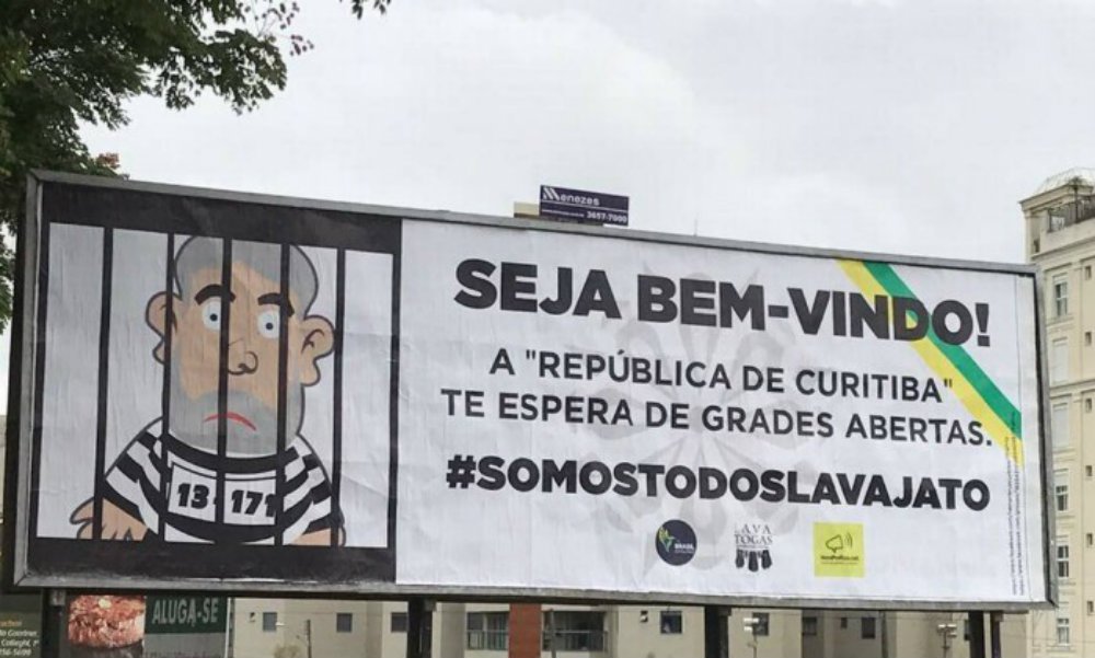 outdoor contra Lula em Curitiba (Foto: Leonardo Attuch) outdoor contra Lula em Curitiba