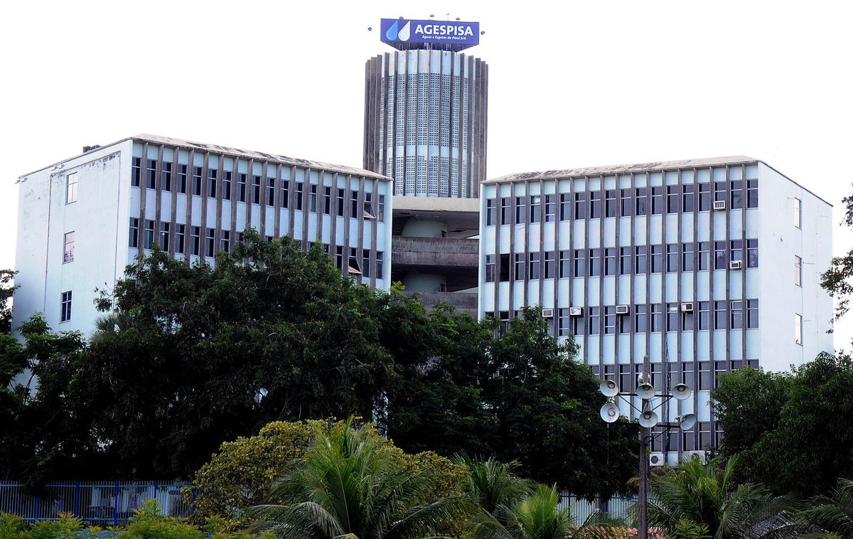 O Ministério Público do Piauí (MPPI) publicou Portaria de Instauração de Inquérito Civil Público a fim de apurar as condições de qualidade da água distribuída pela Águas e Esgotos do Piauí S. A. (AGESPISA), bem como eventuais medidas corretivas tomadas frente à constatação de padrões insatisfatórios e a vigilância da qualidade da água distribuída para consumo humano; segundo o MP, todas as amostras analisadas foram concluídas como insatisfatórias em relação à qualidade da água distribuída, que foram reprovadas nos quesitos físico-químicos, microbiológicos e organolépticos por parâmetros como a presença de cloro livre abaixo do limite mínimo, cor aparente e turbidez acima do limite máximo e apontando ainda resultado positivo para a presença de coliformes totais (Foto: Leonardo Lucena) O Ministério Público do Piauí (MPPI) publicou Portaria de Instauração de Inquérito Civil Público a fim de apurar as condições de qualidade da água distribuída pela Águas e Esgotos do Piauí S. A. (AGESPISA), bem como eventuais medidas corretivas tomadas frente à constatação de padrões insatisfatórios e a vigilância da qualidade da água distribuída para consumo humano; segundo o MP, todas as amostras analisadas foram concluídas como insatisfatórias em relação à qualidade da água distribuída, que foram reprovadas nos quesitos físico-químicos, microbiológicos e organolépticos por parâmetros como a presença de cloro livre abaixo do limite mínimo, cor aparente e turbidez acima do limite máximo e apontando ainda resultado positivo para a presença de coliformes totais