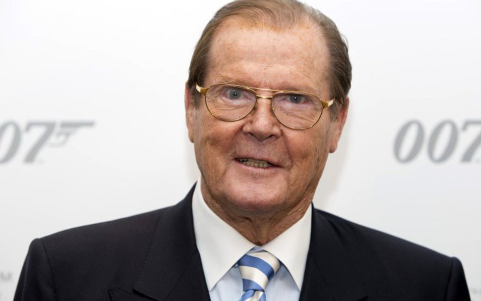 O ator britânico Roger Moore, que ficou conhecido internacionalmente por interpretar o agente secreto James Bond, morreu nesta terça-feira, aos 89 anos, informou sua família na conta oficial do ator no Twitter; os 12 anos de Moore como James Bond o tornaram milionário, assim como em um destruidor de corações por todo mundo (Foto: Gisele Federicce) O ator britânico Roger Moore, que ficou conhecido internacionalmente por interpretar o agente secreto James Bond, morreu nesta terça-feira, aos 89 anos, informou sua família na conta oficial do ator no Twitter; os 12 anos de Moore como James Bond o tornaram milionário, assim como em um destruidor de corações por todo mundo