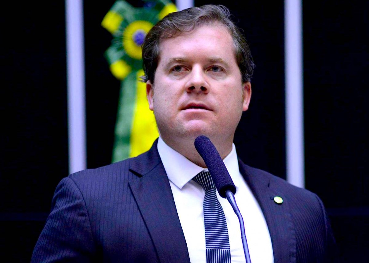 A primeira turma do Supremo Tribunal Federal (STF) absolveu o ministro do Turismo, Marx Beltrão (PMDB), da acusação de falsidade ideológica, crime que teria cometido à época em que foi prefeito da cidade de Coruripe, no litoral Sul de Alagoas; decisão foi por unanimidade e com parecer favorável do Ministério Público Federal (MPF) (Foto: Voney Malta) A primeira turma do Supremo Tribunal Federal (STF) absolveu o ministro do Turismo, Marx Beltrão (PMDB), da acusação de falsidade ideológica, crime que teria cometido à época em que foi prefeito da cidade de Coruripe, no litoral Sul de Alagoas; decisão foi por unanimidade e com parecer favorável do Ministério Público Federal (MPF)