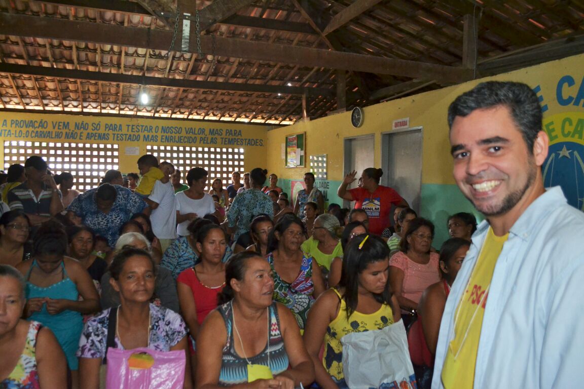 O diretório estadual do Partido Socialismo e Liberdade (Psol) vem se reunindo em Maceió objetivando a participação na eleição de 2018; nomes deverão ser apresentados para a disputa majoritário e proporcional com um foco maior na cidade de Arapiraca e demais cidades que integram as regiões do Agreste, Sertão e Baixo São Francisco; o professor universitário e presidente do diretório do partido na capital, Gustavo Pessoa está sendo articulado para disputar o governo do Estado (Foto: Voney Malta) O diretório estadual do Partido Socialismo e Liberdade (Psol) vem se reunindo em Maceió objetivando a participação na eleição de 2018; nomes deverão ser apresentados para a disputa majoritário e proporcional com um foco maior na cidade de Arapiraca e demais cidades que integram as regiões do Agreste, Sertão e Baixo São Francisco; o professor universitário e presidente do diretório do partido na capital, Gustavo Pessoa está sendo articulado para disputar o governo do Estado