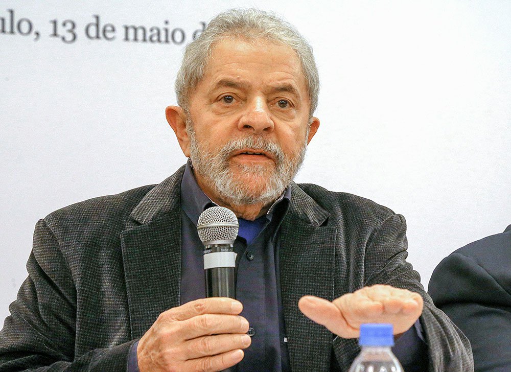 O ex-presidente Lula participa na próxima segunda-feira, 24, em Brasília, do seminário "Estratégias para a Economia Brasileira – Desenvolvimento, soberania e inclusão"; o evento é organizado pelas lideranças do PT na Câmara e no Senado Federal, e a Fundação Perseu Abramo; debates serão apresentados em três mesas com os temas: "Instrumentos de desenvolvimento para a indústria brasileira"; "Cenário internacional e macroeconomia para o desenvolvimento"; e "Brasil, desenvolvimento e soberania"; líder do PT na Câmara, Carlos Zarattini (SP), destaca que o seminário é uma oportunidade ímpar para aprofundar a discussão econômica sobre o País; "Vamos debater com renomados economistas as saídas possíveis para a crise" (Foto: Aquiles Lins) O ex-presidente Lula participa na próxima segunda-feira, 24, em Brasília, do seminário "Estratégias para a Economia Brasileira – Desenvolvimento, soberania e inclusão"; o evento é organizado pelas lideranças do PT na Câmara e no Senado Federal, e a Fundação Perseu Abramo; debates serão apresentados em três mesas com os temas: "Instrumentos de desenvolvimento para a indústria brasileira"; "Cenário internacional e macroeconomia para o desenvolvimento"; e "Brasil, desenvolvimento e soberania"; líder do PT na Câmara, Carlos Zarattini (SP), destaca que o seminário é uma oportunidade ímpar para aprofundar a discussão econômica sobre o País; "Vamos debater com renomados economistas as saídas possíveis para a crise"