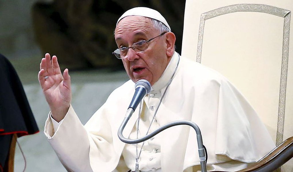 O papa Francisco afirmou ontem (16) que a eutanásia é sempre ilícita, mas reconheceu como "moralmente lícito" renunciar ou suspender a aplicação de meios terapêuticos quando eles são eticamente desproporcionais; ele fez essas reflexões em carta enviada aos participantes do Encontro Regional Europeu da Associação Médica Mundial, que se realiza no Vaticano, organizado pela Pontifícia Academia para a Vida; essa escolha, justificou, "assume responsavelmente o limite da condição humana mortal, no momento em que reconhece não mais poder contrastá-lo, sem abrir justificativas à supressão do viver" (Foto: Aquiles Lins) O papa Francisco afirmou ontem (16) que a eutanásia é sempre ilícita, mas reconheceu como "moralmente lícito" renunciar ou suspender a aplicação de meios terapêuticos quando eles são eticamente desproporcionais; ele fez essas reflexões em carta enviada aos participantes do Encontro Regional Europeu da Associação Médica Mundial, que se realiza no Vaticano, organizado pela Pontifícia Academia para a Vida; essa escolha, justificou, "assume responsavelmente o limite da condição humana mortal, no momento em que reconhece não mais poder contrastá-lo, sem abrir justificativas à supressão do viver"
