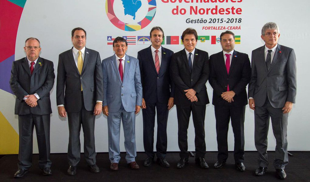 O Encontro de Governadores do Brasil vai ocorrer em Rio Branco, no Acre, nesta sexta-feira (27), e terá como tema principal a “Segurança e Controle das Fronteiras- Narcotráfico, uma emergência nacional”; uma medida que poderá ser adotada é a criação de um Sistema Nacional de Segurança Pública, nos moldes do Sistema Único de Saúde (SUS); “Defendemos a criação de um plano operacional em todos os estados ao mesmo tempo. A violência no Brasil vem atingindo fortemente o cotidiano de cada estado. Nossa preocupação é que tome maiores proporções”, afirmou o governador Wellington Dias, um dos coordenadores do encontro (Foto: Voney Malta) O Encontro de Governadores do Brasil vai ocorrer em Rio Branco, no Acre, nesta sexta-feira (27), e terá como tema principal a “Segurança e Controle das Fronteiras- Narcotráfico, uma emergência nacional”; uma medida que poderá ser adotada é a criação de um Sistema Nacional de Segurança Pública, nos moldes do Sistema Único de Saúde (SUS); “Defendemos a criação de um plano operacional em todos os estados ao mesmo tempo. A violência no Brasil vem atingindo fortemente o cotidiano de cada estado. Nossa preocupação é que tome maiores proporções”, afirmou o governador Wellington Dias, um dos coordenadores do encontro