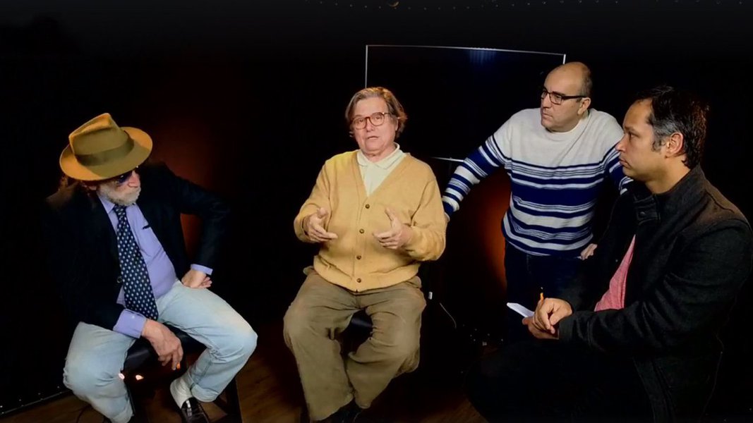 No seu primeiro "Balanço Político da Semana", a TV 247 reuniu os jornalistas Alex Solnik, Paulo Moreira Leite, Leonardo Attuch e Leonardo Stoppa para debater a conjuntura atual; enquanto Stoppa falou sobre os motivos do crescimento de Lula mesmo após sua condenação, PML disse que as eleições estão em risco diante da proposta de parlamentarismo apresentada por Michel Temer; segundo Solnik, um dos interesses de Temer é obter anistia para não ser investigado mesmo após sair da presidência que usurpou; confira a íntegra do debate (Foto: Ana Pupulin) No seu primeiro "Balanço Político da Semana", a TV 247 reuniu os jornalistas Alex Solnik, Paulo Moreira Leite, Leonardo Attuch e Leonardo Stoppa para debater a conjuntura atual; enquanto Stoppa falou sobre os motivos do crescimento de Lula mesmo após sua condenação, PML disse que as eleições estão em risco diante da proposta de parlamentarismo apresentada por Michel Temer; segundo Solnik, um dos interesses de Temer é obter anistia para não ser investigado mesmo após sair da presidência que usurpou; confira a íntegra do debate