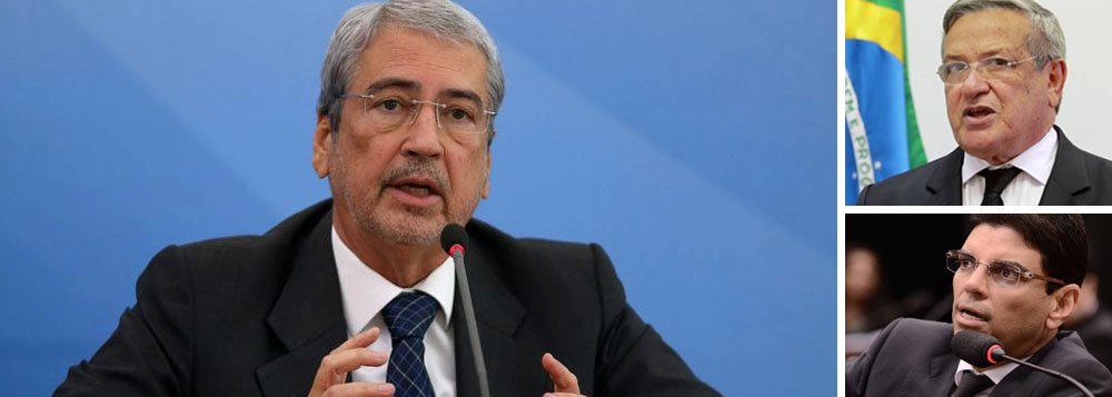 O ministro Edson Fachin, do Supremo Tribunal Federal, mandou arquivar, a pedido da Procuradoria-Geral da República, as investigações contra seis políticos que foram citados por delatores da empreiteira Odebrecht, entre eles o ministro da Secretaria de Governo, Antonio Imbassahy (PSDB-BA), o deputado federal Benito Gama (PTB-BA) e o deputado federal Claudio Cajado (DEM-BA) (Foto: Gisele Federicce) O ministro Edson Fachin, do Supremo Tribunal Federal, mandou arquivar, a pedido da Procuradoria-Geral da República, as investigações contra seis políticos que foram citados por delatores da empreiteira Odebrecht, entre eles o ministro da Secretaria de Governo, Antonio Imbassahy (PSDB-BA), o deputado federal Benito Gama (PTB-BA) e o deputado federal Claudio Cajado (DEM-BA)