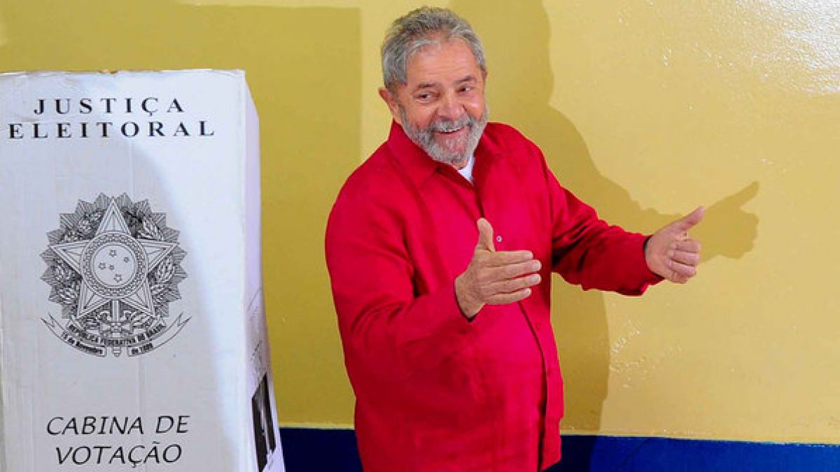 O ex-presidente espanhol Felipe González alertou Lula, tempos atrás, para o risco de ser inabilitado, preso ou assassinado. Então, assim como a capa da Veja, lembram?, o artigo da IstoÉ cumpre o mesmo objetivo de insuflar ao assassinato, e como tal dever tratado, em defesa de Lula e do Brasil (Foto: Fernando Rosa) O ex-presidente espanhol Felipe González alertou Lula, tempos atrás, para o risco de ser inabilitado, preso ou assassinado. Então, assim como a capa da Veja, lembram?, o artigo da IstoÉ cumpre o mesmo objetivo de insuflar ao assassinato, e como tal dever tratado, em defesa de Lula e do Brasil