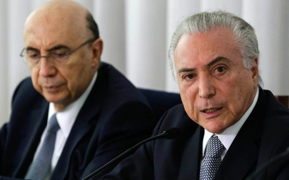O setor público consolidado, formado por União, estados e municípios, registrou déficit nas contas públicas em julho, de acordo com dados do Banco Central (BC), divulgados hoje (30) em Brasília; déficit primário, receitas menos despesas, sem considerar os gastos com juros, ficou em R$ 16,138 bilhões; esse foi o pior resultado para o mês na série histórica iniciada em dezembro de 2001; resultado de janeiro a julho também foi o maior para o período, chegando ao déficit primário de R$ 51,321 bilhões; em 12 meses encerrados em julho, o déficit primário ficou em R$ 170,520 bilhões, o que corresponde a 2,66% do PIB (Foto: Aquiles Lins) O setor público consolidado, formado por União, estados e municípios, registrou déficit nas contas públicas em julho, de acordo com dados do Banco Central (BC), divulgados hoje (30) em Brasília; déficit primário, receitas menos despesas, sem considerar os gastos com juros, ficou em R$ 16,138 bilhões; esse foi o pior resultado para o mês na série histórica iniciada em dezembro de 2001; resultado de janeiro a julho também foi o maior para o período, chegando ao déficit primário de R$ 51,321 bilhões; em 12 meses encerrados em julho, o déficit primário ficou em R$ 170,520 bilhões, o que corresponde a 2,66% do PIB