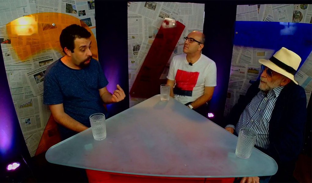 A TV 247 entrevista nesta tarde Guilherme Boulos, líder do MTST e militante da Frente Povo Sem Medo; Boulos fala sobre a conjuntura política atual e da tentativa de se aprofundar o golpe de 2016, com a possível inabilitação política do ex-presidente Lula; acompanhe ao vivo e envie perguntas (Foto: Felipe L. Goncalves) A TV 247 entrevista nesta tarde Guilherme Boulos, líder do MTST e militante da Frente Povo Sem Medo; Boulos fala sobre a conjuntura política atual e da tentativa de se aprofundar o golpe de 2016, com a possível inabilitação política do ex-presidente Lula; acompanhe ao vivo e envie perguntas
