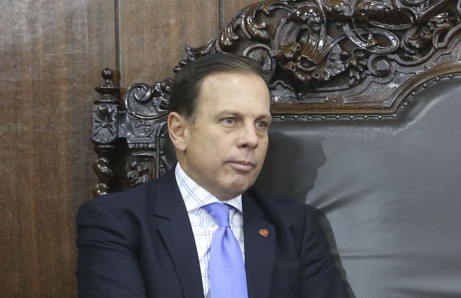 A declaração fo prefeito de São Paulo, João Doria (PSDB), aconteceu no lançamento do livro "Quem é esse moleque para estar na Folha?", do coordenador do MBL (Movimento Brasil Livre), Kim Kataguiri; Michel Temer teria dito que o PMDB está de "portas abertas" à filiação do tucano para concorrer ao Planalto em 2018 (Foto: Leonardo Lucena) A declaração fo prefeito de São Paulo, João Doria (PSDB), aconteceu no lançamento do livro "Quem é esse moleque para estar na Folha?", do coordenador do MBL (Movimento Brasil Livre), Kim Kataguiri; Michel Temer teria dito que o PMDB está de "portas abertas" à filiação do tucano para concorrer ao Planalto em 2018