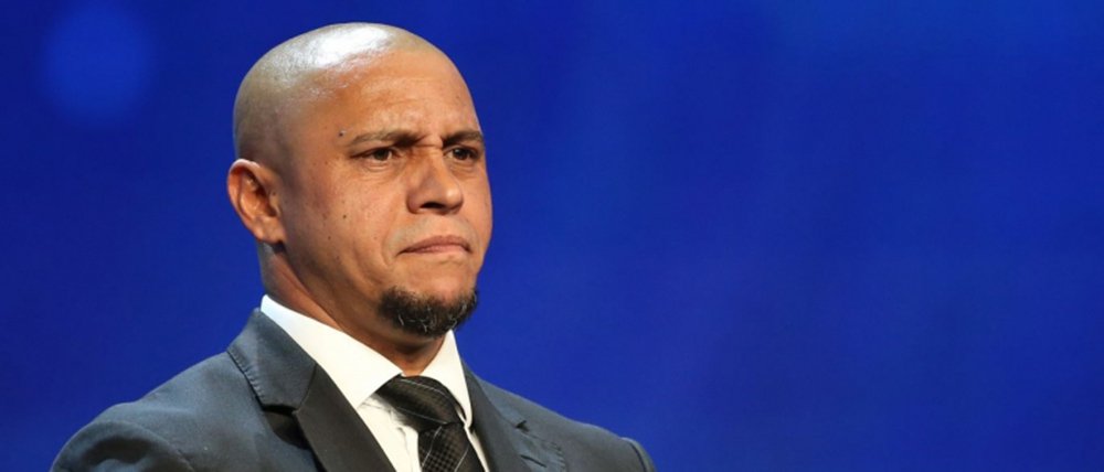 O ex-jogador de futebol Roberto Carlos teve a prisão decretada pelo Tribunal de Justiça do Rio de Janeiro por atraso em pagamento de pensão; Barbara Thurler, mãe de dois filhos do ex-lateral do Palmeiras e do Real Madrid, quer o pagamento de R$ 61 mil em pensão alimentícia (Foto: Charles Nisz) O ex-jogador de futebol Roberto Carlos teve a prisão decretada pelo Tribunal de Justiça do Rio de Janeiro por atraso em pagamento de pensão; Barbara Thurler, mãe de dois filhos do ex-lateral do Palmeiras e do Real Madrid, quer o pagamento de R$ 61 mil em pensão alimentícia