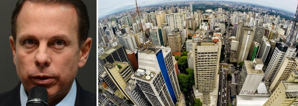 Enquanto trai o seu padrinho político em busca de uma candidatura presidencial no próximo ano, o prefeito de São Paulo, João Doria (PSDB), pretende aumentar em cerca de 43% o valor venal dos imóveis da cidade, além de criar novas alíquotas para o IPTU; Centro da capital é a região que sofrerá maior reajuste médio, de cerca de 64,1%; ela inclui bairros como Bela Vista e Cerqueira César; por outro lado, o bairro cujo reajuste será o menor é o Morumbi, de somente 5%; atualmente, a cobrança do IPTU é fixa de 1% do valor venal do imóvel; prefeitura deve enviar o projeto de lei com as propostas à Câmara Municipal até outubro deste ano (Foto: Aquiles Lins) Enquanto trai o seu padrinho político em busca de uma candidatura presidencial no próximo ano, o prefeito de São Paulo, João Doria (PSDB), pretende aumentar em cerca de 43% o valor venal dos imóveis da cidade, além de criar novas alíquotas para o IPTU; Centro da capital é a região que sofrerá maior reajuste médio, de cerca de 64,1%; ela inclui bairros como Bela Vista e Cerqueira César; por outro lado, o bairro cujo reajuste será o menor é o Morumbi, de somente 5%; atualmente, a cobrança do IPTU é fixa de 1% do valor venal do imóvel; prefeitura deve enviar o projeto de lei com as propostas à Câmara Municipal até outubro deste ano