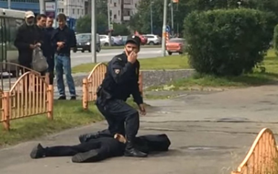 Oito pessoas foram feridas a facadas na cidade russa de Surgut, informaram agências locais de notícias citando o porta-voz do escritório local do comitê russo de aplicação da lei; o comitê disse em seu site que "o agressor foi morto"; o Estado Islâmico assumiu a responsabilidade pelo ataque (Foto: Gisele Federicce) Oito pessoas foram feridas a facadas na cidade russa de Surgut, informaram agências locais de notícias citando o porta-voz do escritório local do comitê russo de aplicação da lei; o comitê disse em seu site que "o agressor foi morto"; o Estado Islâmico assumiu a responsabilidade pelo ataque