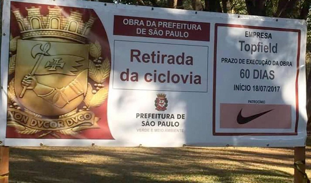 A lógica privatista da gestão Doria chegou ao ponto de uma empresa do ramo de esportes patrocinar a retirada de uma ciclovia no Parque do Ibirapuera, um dos primeiros da lista da prefeitura a serem vendidos; uma das primeiras obras patrocinadas pela Nike no parque é a remoção de uma ciclovia no parque da zona sul de SP (Foto: Charles Nisz) A lógica privatista da gestão Doria chegou ao ponto de uma empresa do ramo de esportes patrocinar a retirada de uma ciclovia no Parque do Ibirapuera, um dos primeiros da lista da prefeitura a serem vendidos; uma das primeiras obras patrocinadas pela Nike no parque é a remoção de uma ciclovia no parque da zona sul de SP