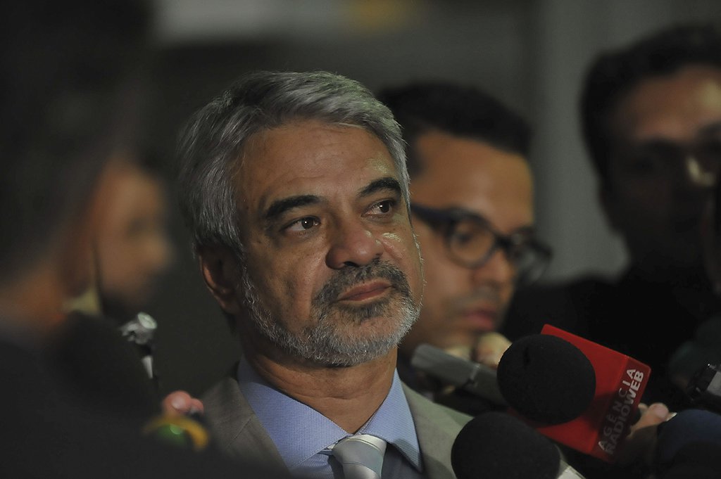 O senador Humberto Costa fala à imprensa sobre a CPI da Petrobras (José Cruz/Agência Brasil) (Foto: Leonardo Lucena) O senador Humberto Costa fala à imprensa sobre a CPI da Petrobras (José Cruz/Agência Brasil)